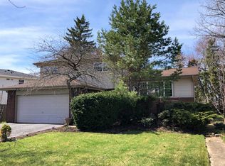 1932 E Wood Ln, Mount Prospect, IL 60056