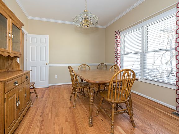 3rd image of 2511 Boyd Ave