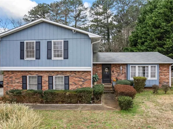 607 Cascade Dr SW, Lilburn, GA 30047