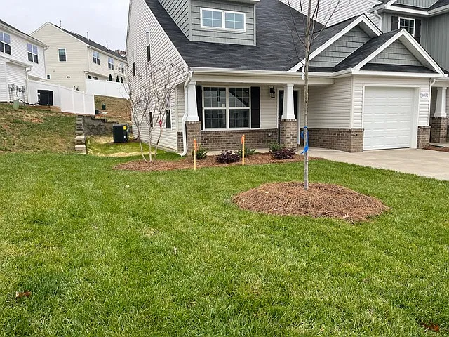 3 bed, 2.5 bath, 1745 sqft, $2,150 — Photo 2