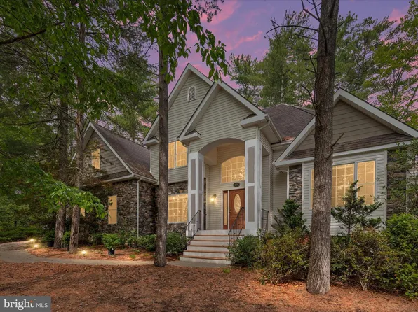 228 Sunset Cir, Cross Junction, VA 22625