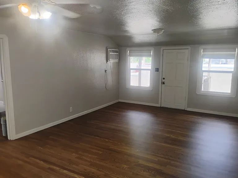 2042 Jackson Ave — Photo 6