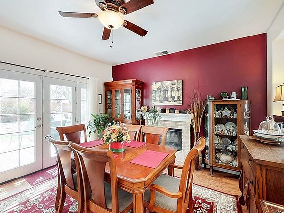 4th image of 1076 Blackburn Way