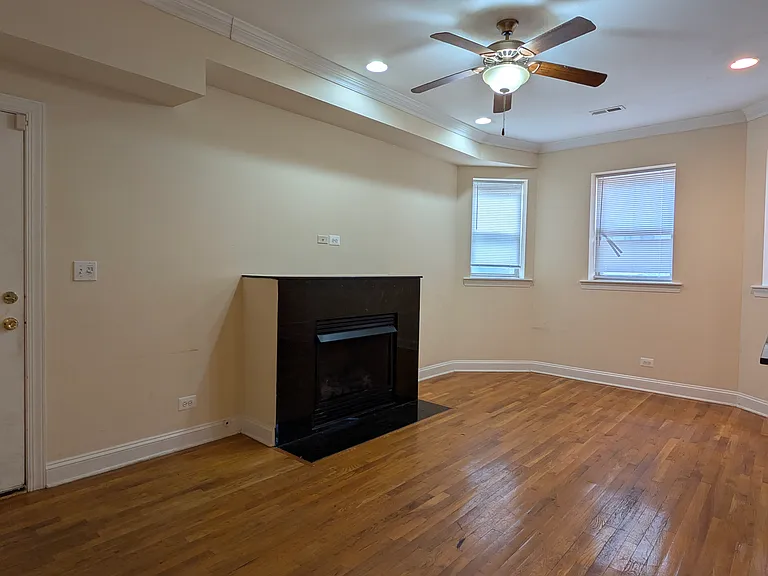 6937 N Oakley Ave #GE — Photo 2