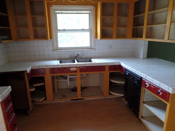4th image of 4019 Hillview Cir