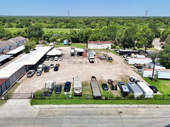 1915 Sherwood Forest St, Houston, TX 77043