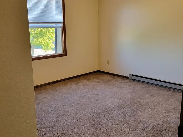 211 W Johnson St — Photo 18