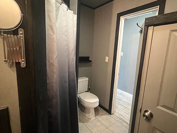 4th image of 3058 Westview Dr