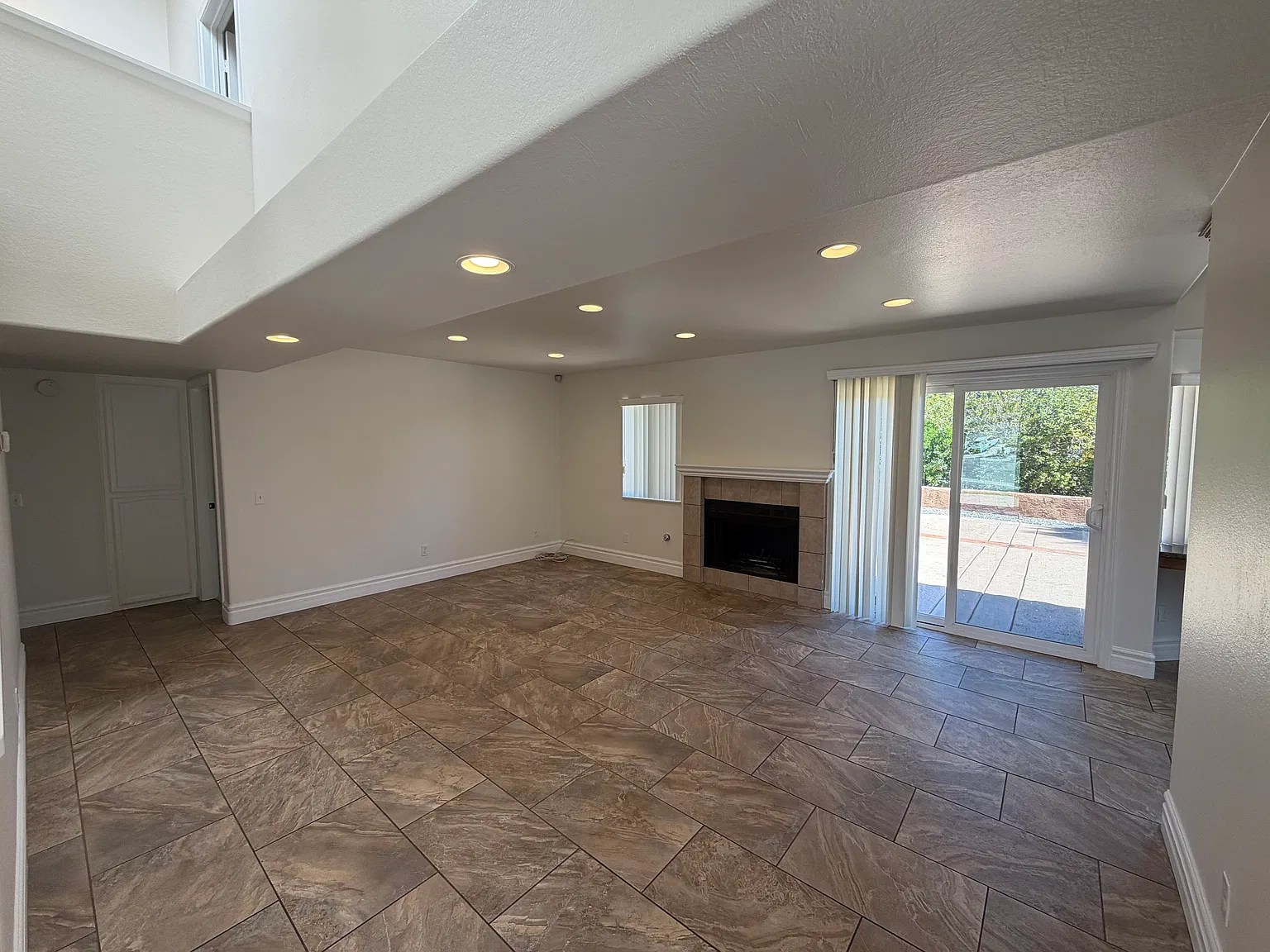 4 bed, 2005 sqft, $4,800 — Photo 4