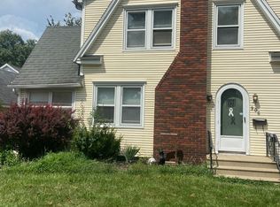 906 Elmwood Ave, Jackson, MI 49203