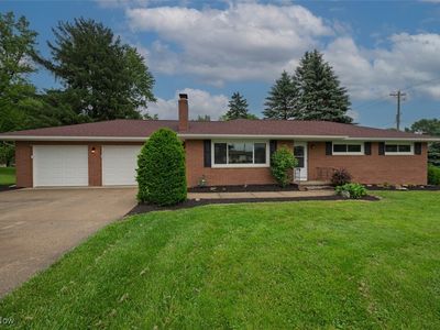 1406 Chatham Ave NE, North Canton, OH, 44720