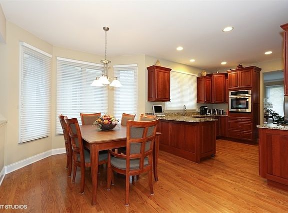 4th image of 724 Fairmont Ct