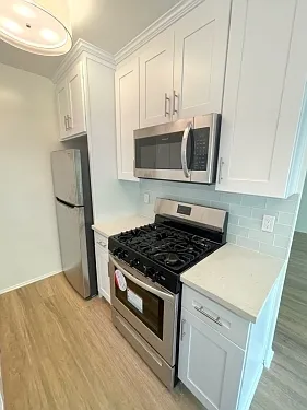 12415 Pacific Ave #7 — Photo 3