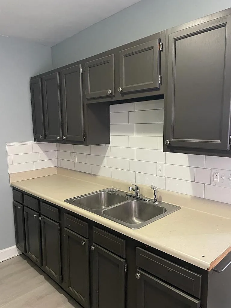 3 bed, 1250 sqft, $1,295 — Photo 2