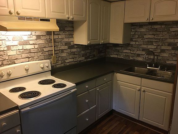 4th image of 2227 Highland Park Dr