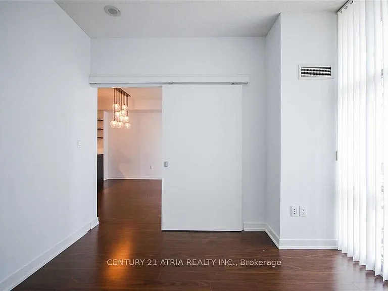 9 Spadina Ave #618 — Photo 15