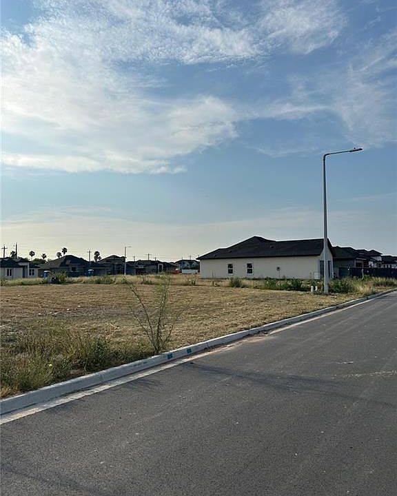 2nd image of 2914 Arboledas Dr