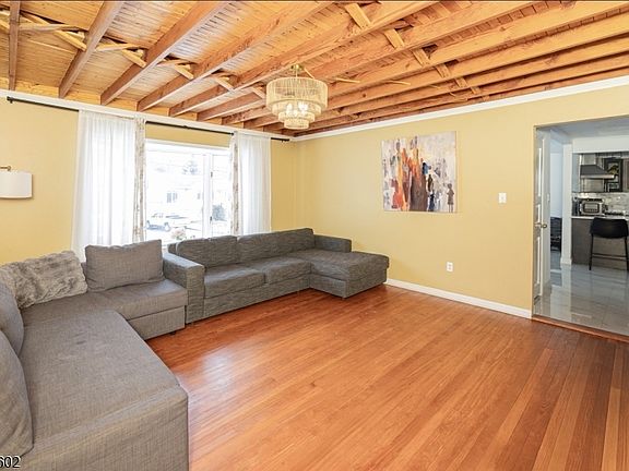 4th image of 287 Atlantic Dr