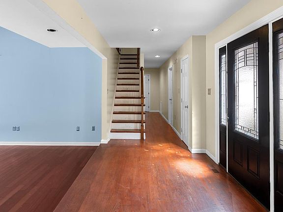 3rd image of 6728 Manadier Rd