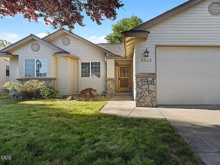 3 bed, 1557 sqft, $2,100 — Photo 1