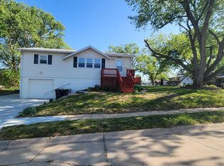 6958 Ogden St, Omaha, NE 68104