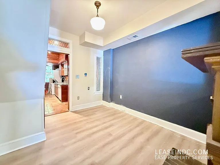 425 5th St SE — Photo 5