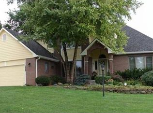 5925 SW Clarion Ln, Topeka, KS 66610