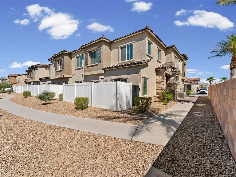 237 Callen Falls Ave #2011 — Photo 35