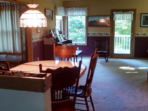 4th image of 1104 Woodcrest Ln