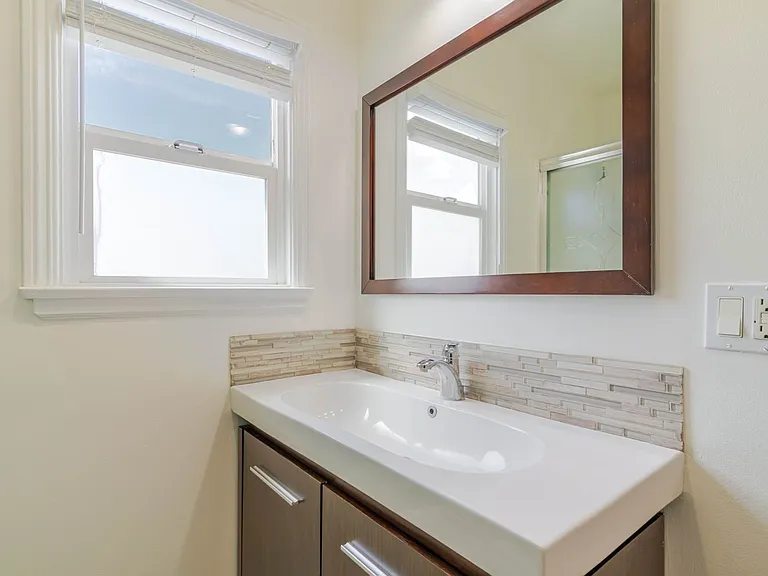 1466 Stanley Ave — Photo 12