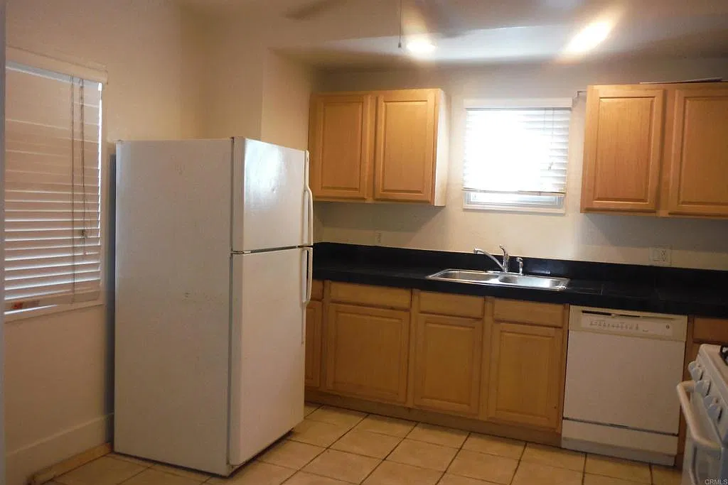3 bed, 2.0 bath, 1200 sqft, $3,400 — Photo 4