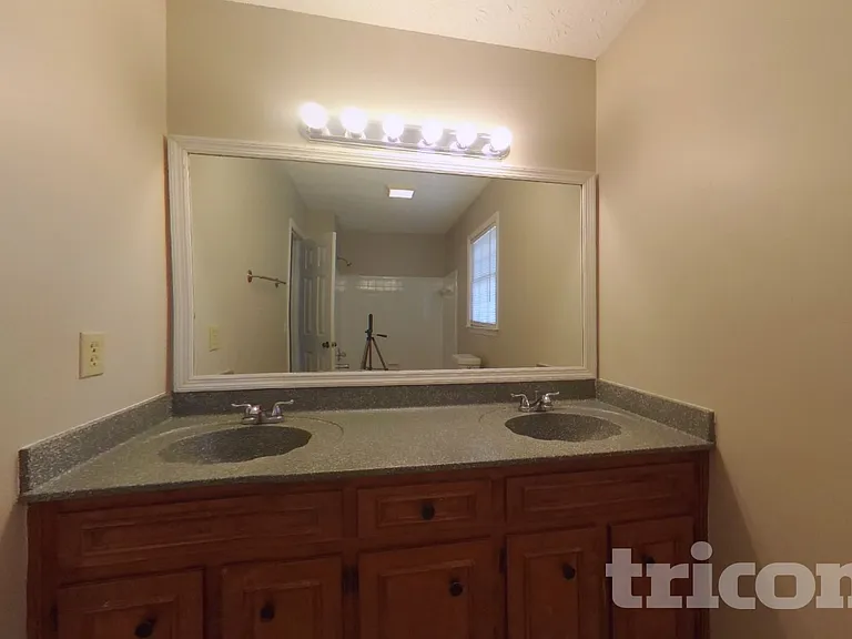 1516 Maple Ridge Dr — Photo 12