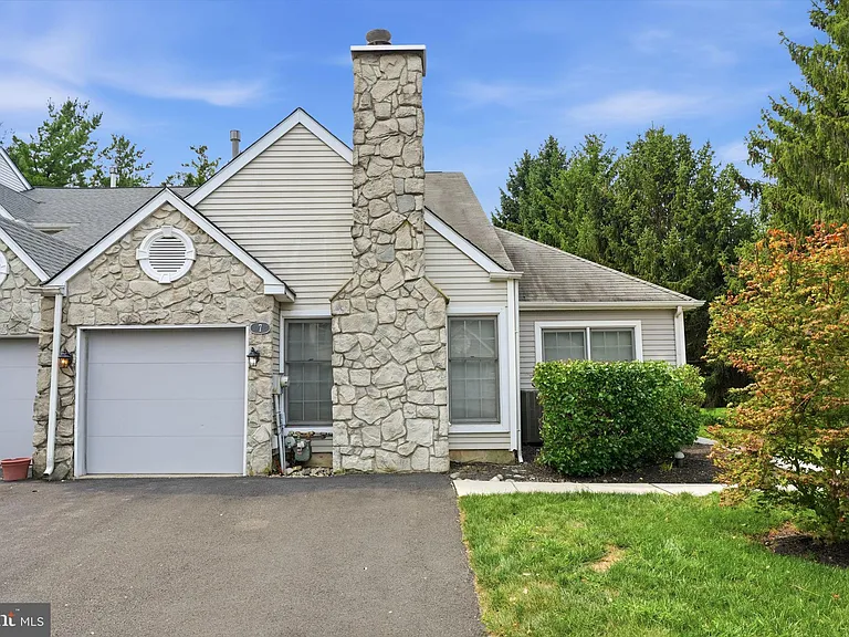 7 Walton Ct — Photo 2