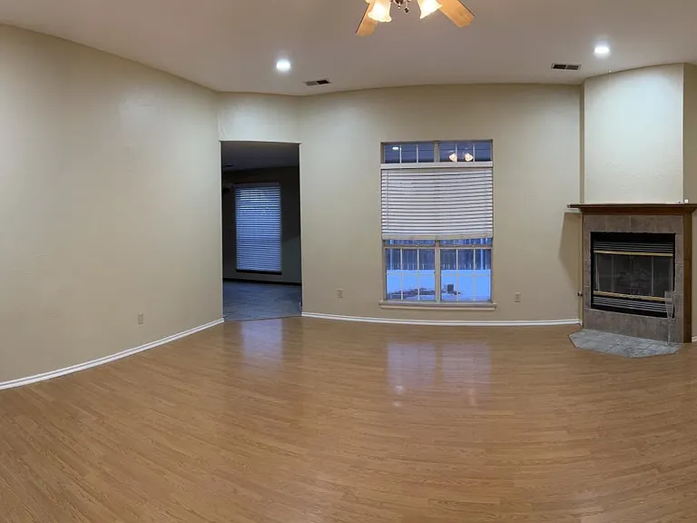 509 SW 154th Ct — Photo 3