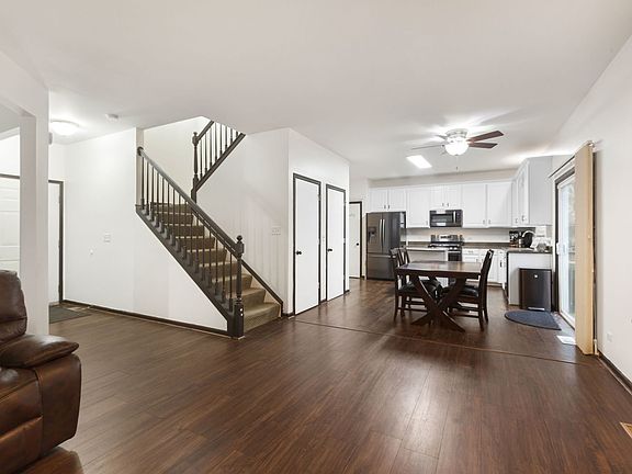 3rd image of 75 Woodland Park Cir