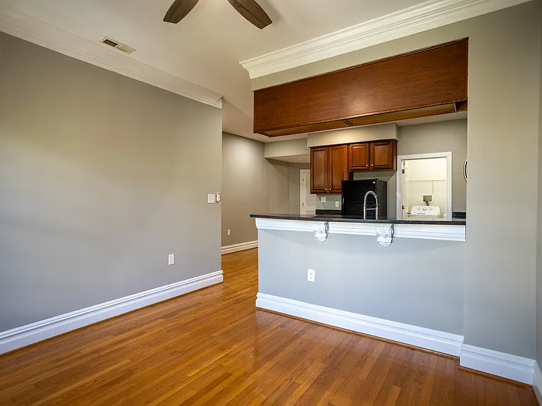1306 W Clay St — Photo 14