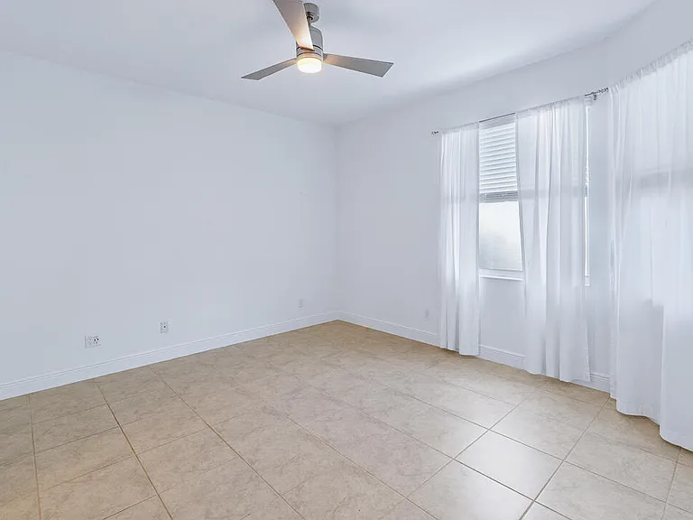 2590 Bella Vista Cir — Photo 11