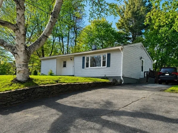11 Ringer St, Leominster, MA 01453