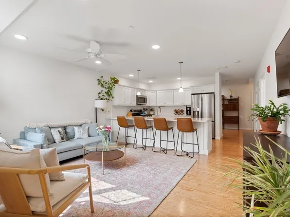 15 Revolution Way #5, Canton, MA 02021