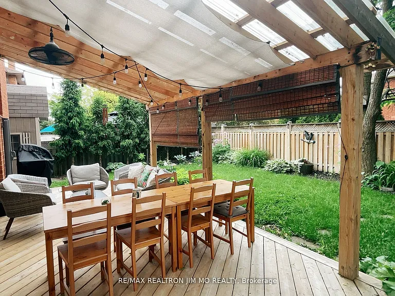 60 Silverbirch Pl — Photo 24