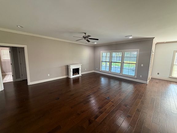 3rd image of 202 Cotton Ridge Ln