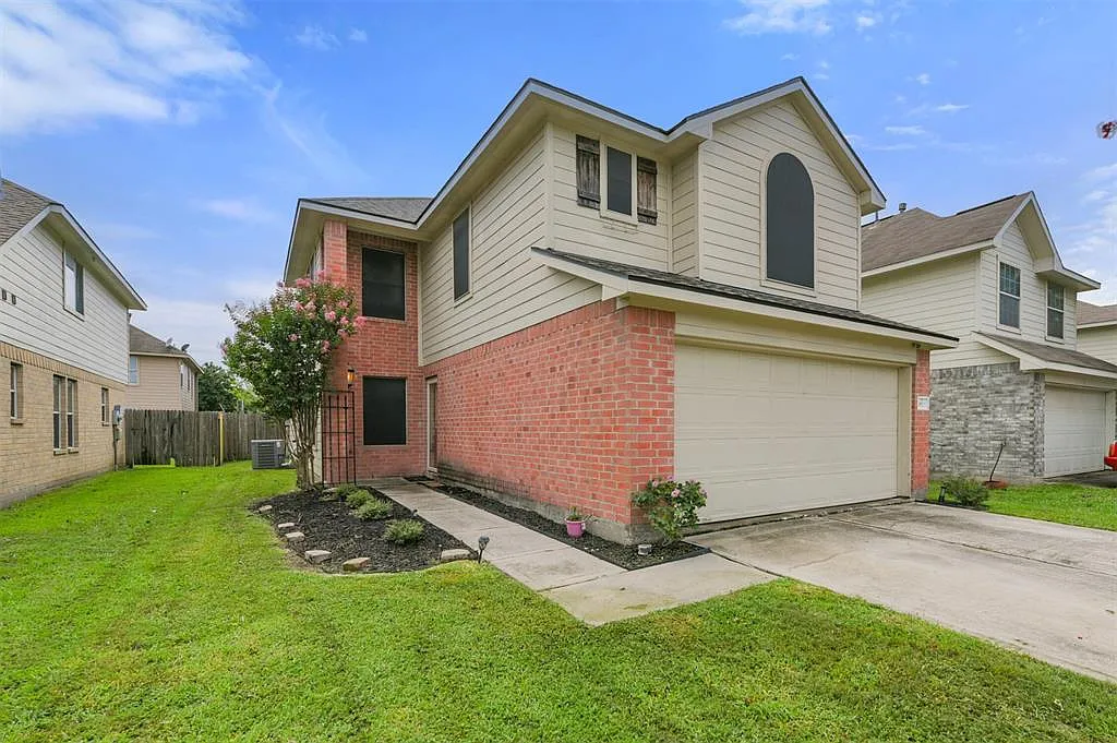 3 bed, 2270 sqft, $2,000 — Photo 2