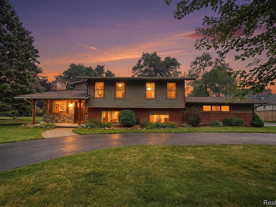 1st image of 3454 Paddington Dr