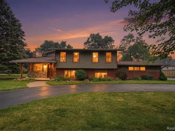 3454 Paddington Dr, Troy, MI 48084