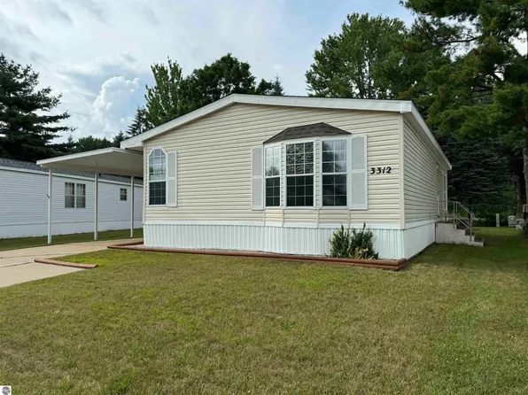 3312 Lily Ct, Midland, MI 48642