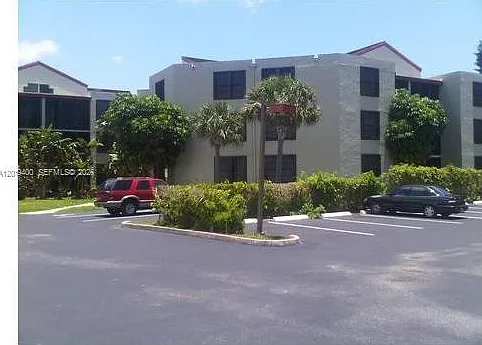 210 Lake Pointe Dr #114 — Photo 1