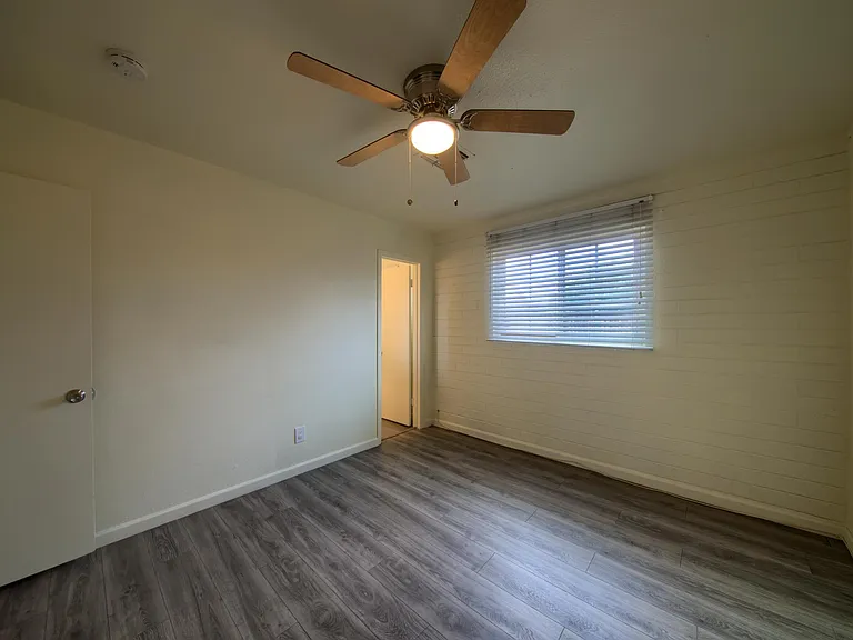 4702 N 48th Ave — Photo 13