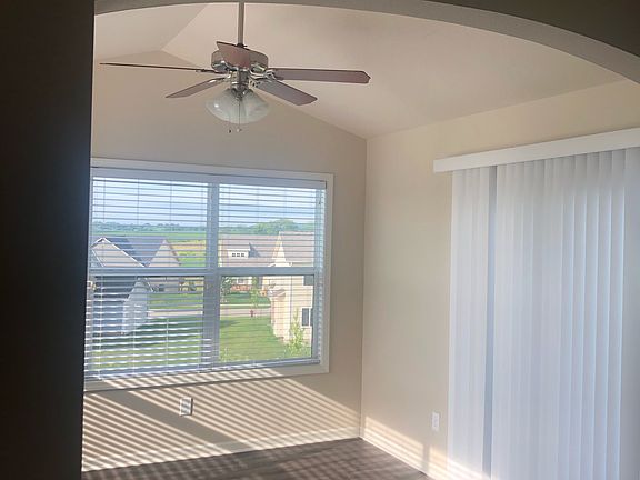 5th image of 1020 Bellflower Dr