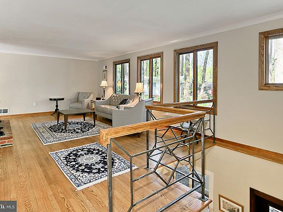 4th image of 3723 Woodland Cir
