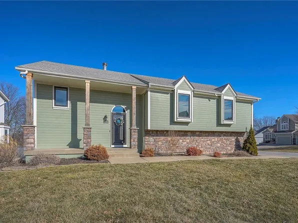 1108 NE Franklin Dr, Lees Summit, MO 64064